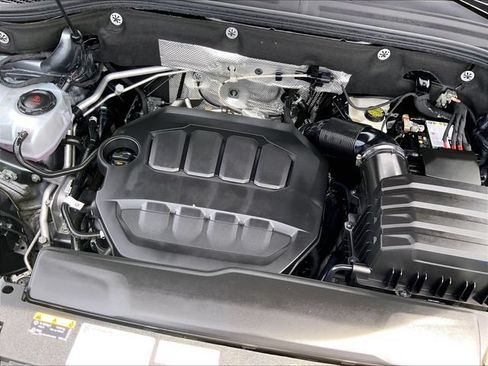 Certified 2025 Volkswagen Atlas Cross Sport SEL AWD/4WD image 31