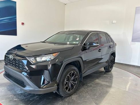 Used 2022 Toyota RAV4 LE AWD/4WD image 2