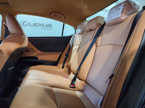 Used 2024 Lexus ES 300h w/ Premium Package image 27