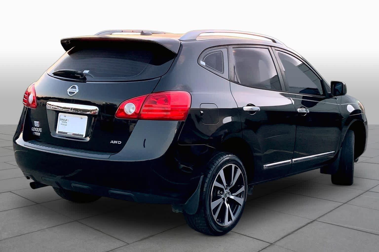 Used 2015 Nissan Rogue S w/ Convenience Package AWD/4WD image 11