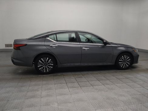 Used 2025 Nissan Altima 2.5 SV FWD image 10