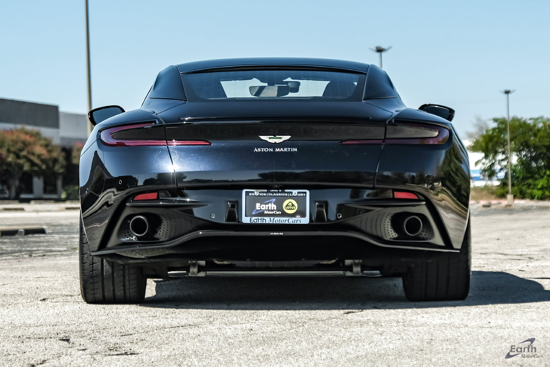 Used 2021 Aston Martin DB11 Coupe RWD image 10