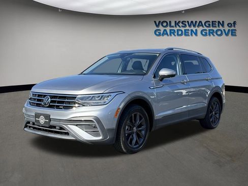 Used 2022 Volkswagen Tiguan SE image 3
