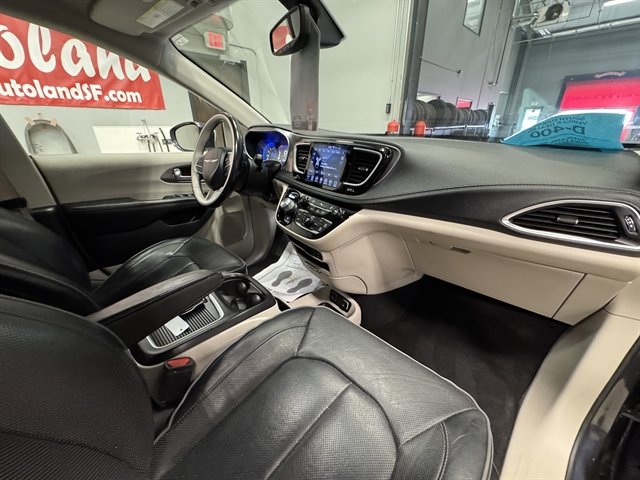 Used 2019 Chrysler Pacifica Limited FWD image 12