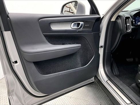 Used 2023 Volvo XC40 B5 Ultimate w/ Climate Package image 18