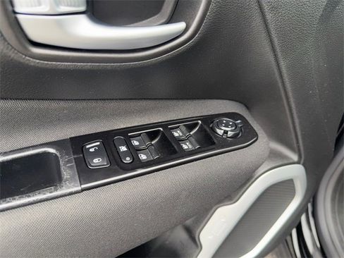 Used 2020 Jeep Renegade Latitude image 10