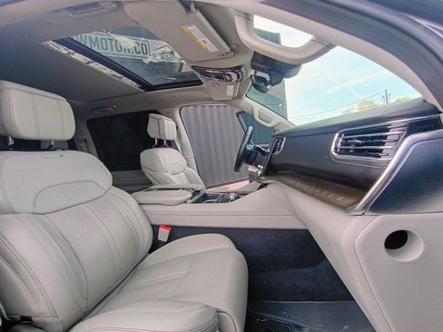 Used 2022 Jeep Grand Wagoneer Series I image 18