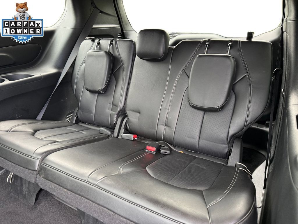 Used 2025 Chrysler Pacifica Select AWD/4WD image 15