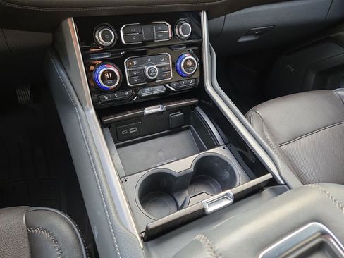 Used 2022 GMC Yukon XL Denali image 22