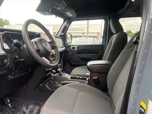 Used 2024 Jeep Wrangler Unlimited w/ Convenience Group AWD/4WD image 14