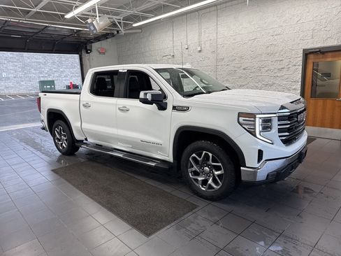 Used 2022 GMC Sierra 1500 SLT w/ X31 Off-Road Package image 1