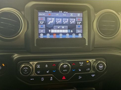 Used 2018 Jeep Wrangler Unlimited Sport S AWD/4WD image 16