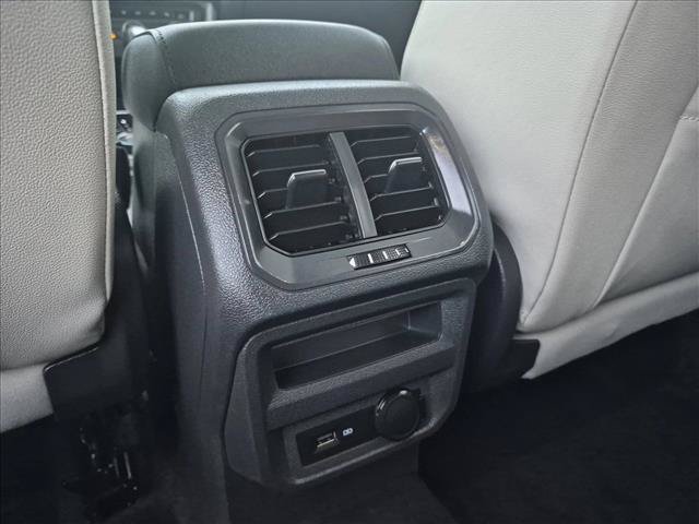 Used 2020 Volkswagen Tiguan SE w/ Panoramic Sunroof Package AWD/4WD image 17