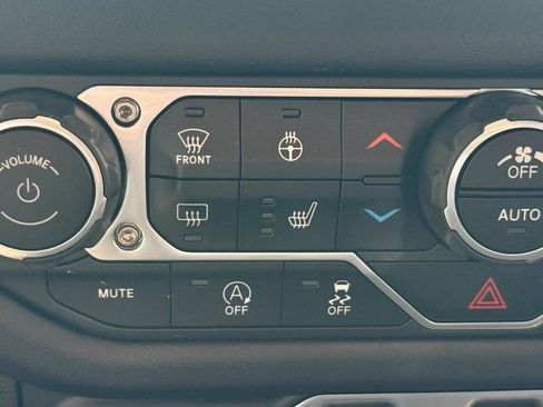 Used 2024 Jeep Wrangler Unlimited Rubicon w/ Technology Group AWD/4WD image 18