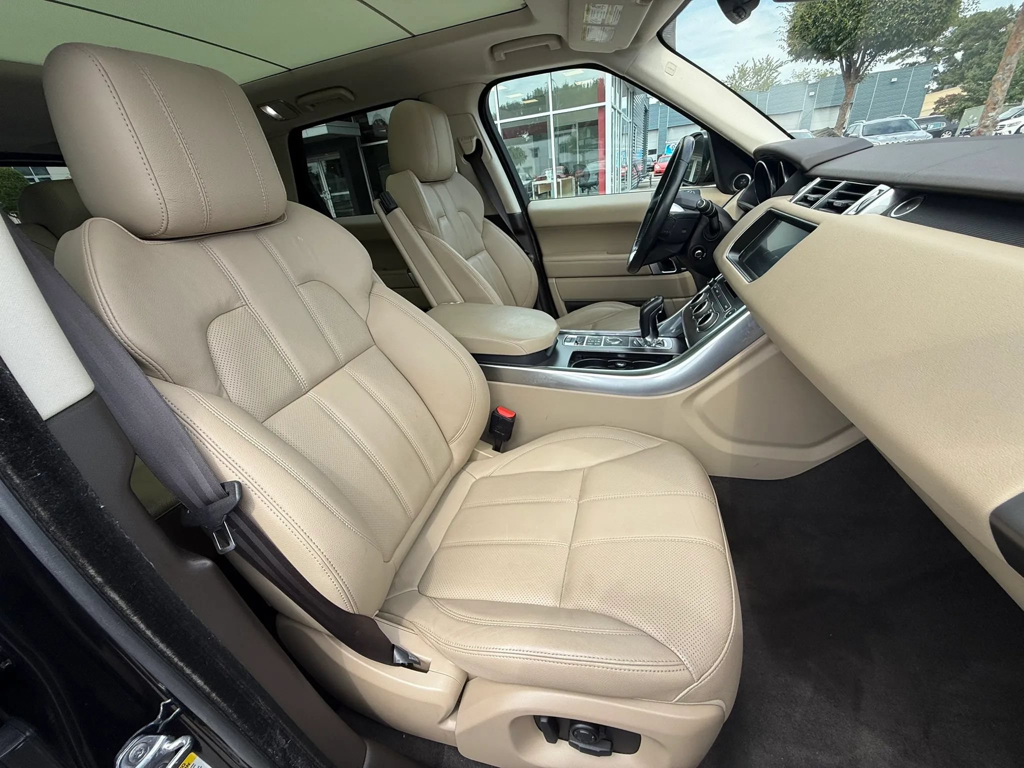 Used 2017 Land Rover Range Rover Sport SE AWD/4WD image 18