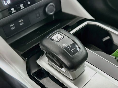 Used 2025 Mitsubishi Outlander SE FWD image 25
