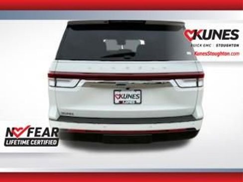 Used 2022 Lincoln Navigator Reserve AWD/4WD image 9