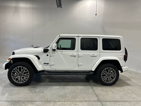Used 2022 Jeep Wrangler Unlimited Sahara AWD/4WD image 9