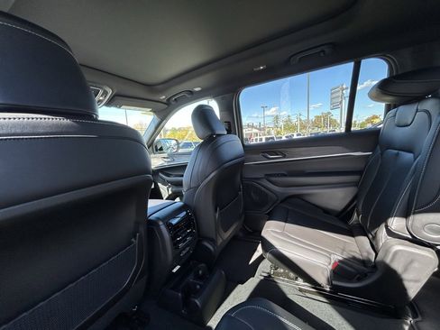 New 2025 Jeep Grand Cherokee L Limited image 30