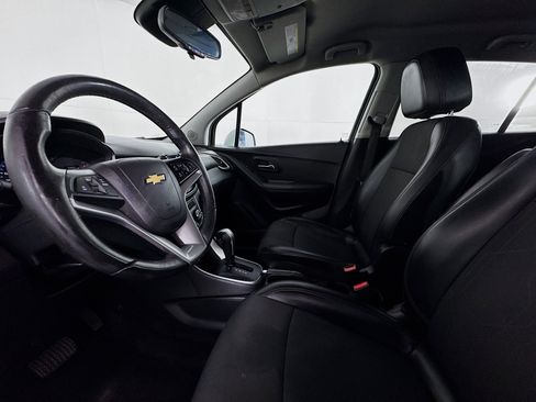 Used 2017 Chevrolet Trax LT w/ LT Convenience Package image 21