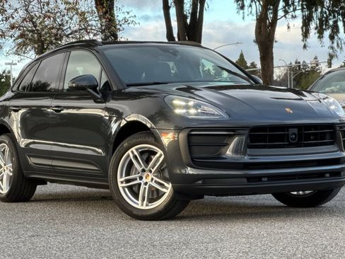 Used 2024 Porsche Macan image 2