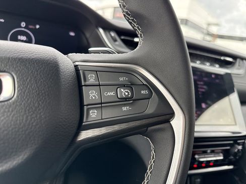 Used 2025 Jeep Grand Cherokee Laredo X image 17