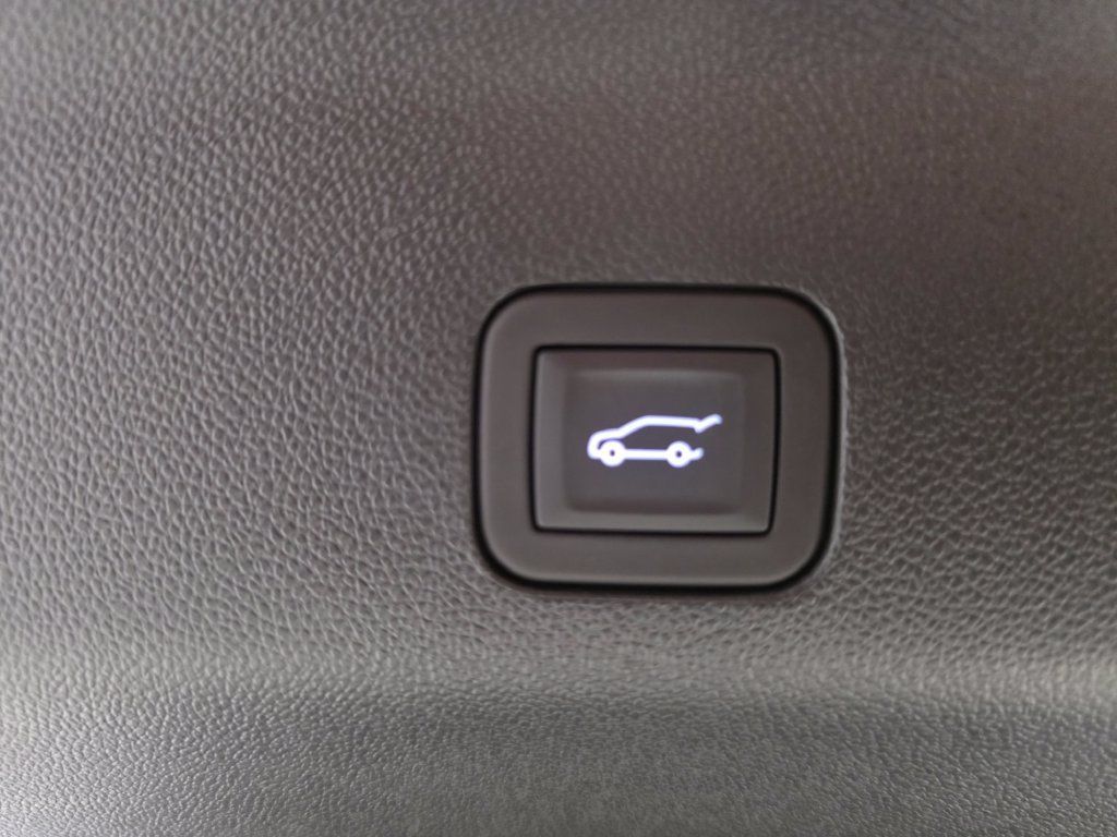 Used 2026 GMC Yukon Denali Ultimate AWD/4WD image 11