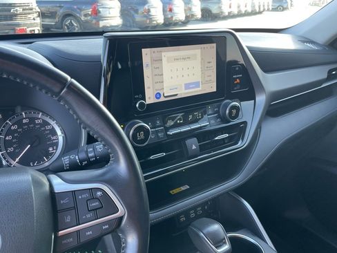 Used 2023 Toyota Highlander XLE image 16