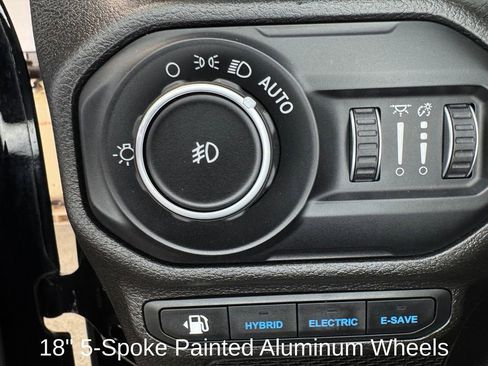 Used 2021 Jeep Wrangler Unlimited Sahara AWD/4WD image 14