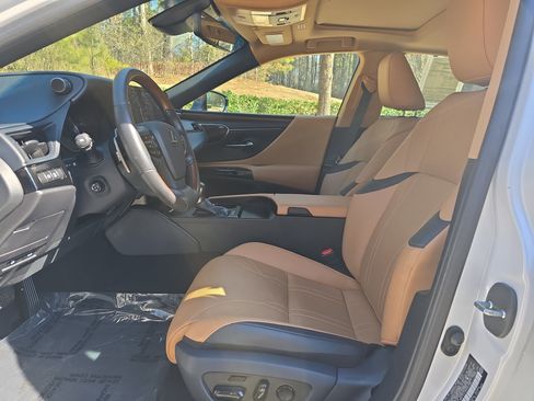 Used 2024 Lexus ES 300h Ultra Luxury image 14