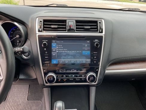 Used 2018 Subaru Outback 3.6R Limited AWD/4WD image 19