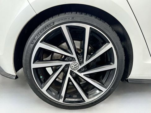 Used 2019 Volkswagen Golf R 4-Door image 32