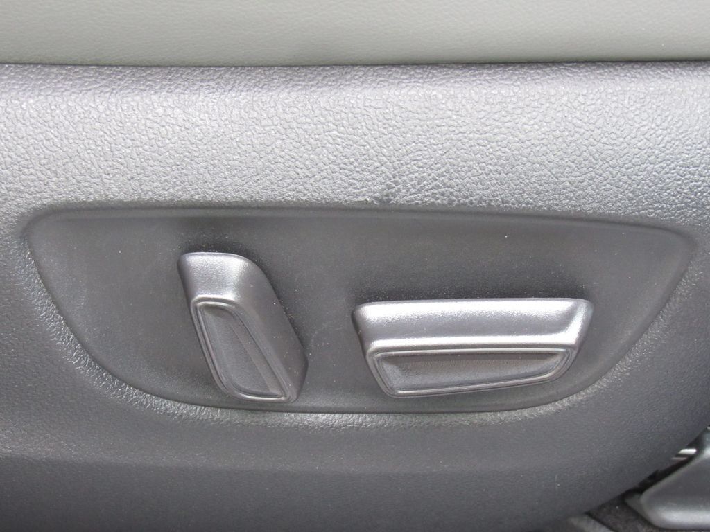 Certified 2024 Toyota Sienna XLE FWD image 21