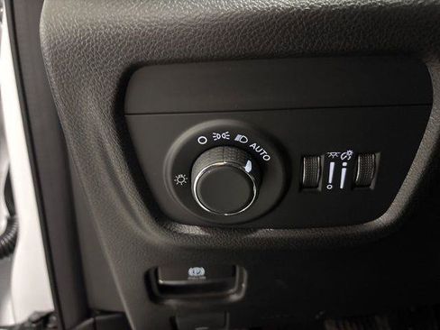 Used 2026 Jeep Grand Cherokee Altitude AWD/4WD image 18