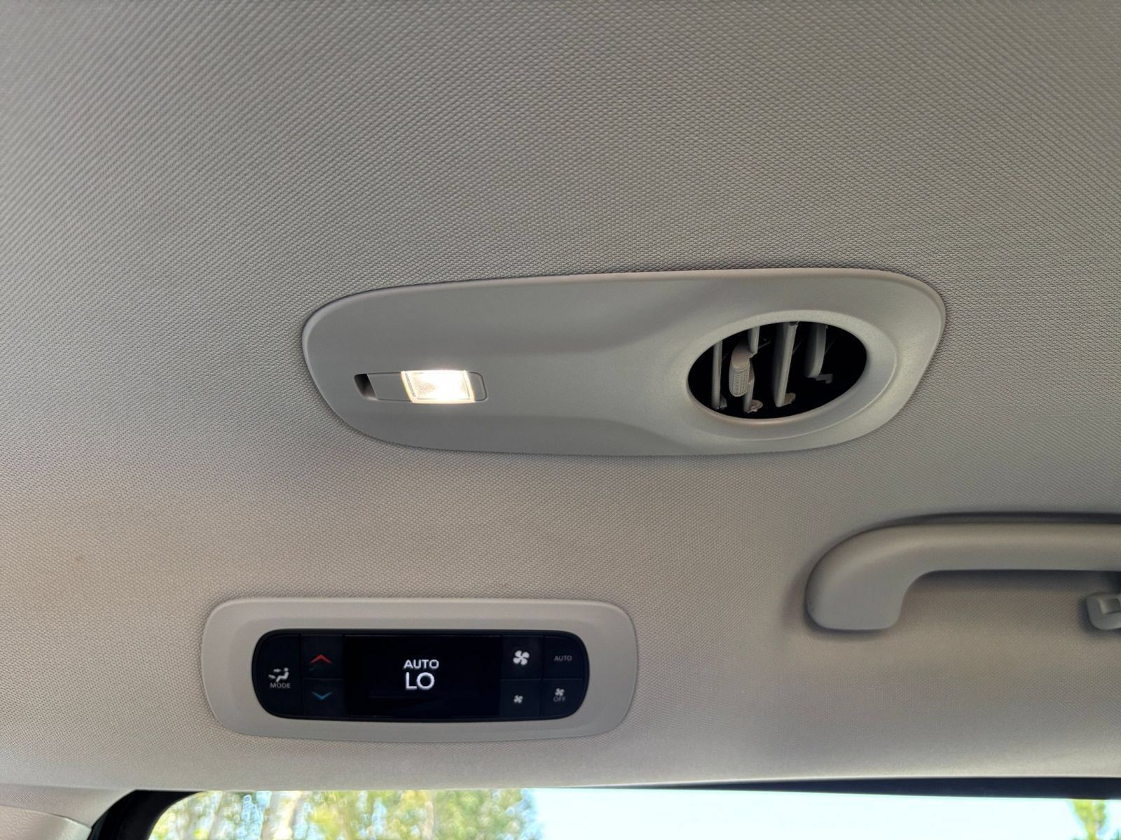 Used 2023 Chrysler Pacifica Touring-L FWD image 24