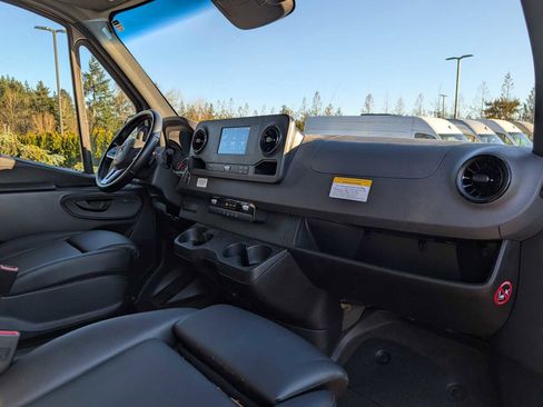 Used 2022 Mercedes-Benz Sprinter 3500 image 12