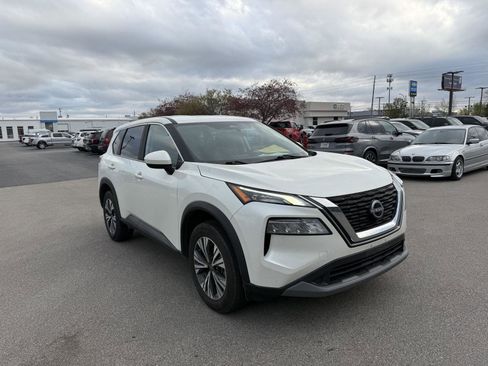 Used 2023 Nissan Rogue SV image 1