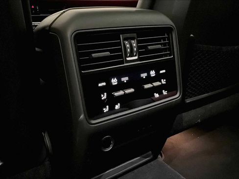 Used 2025 Porsche Cayenne S image 29