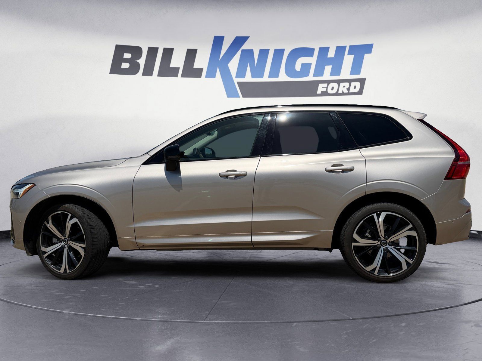 Used 2025 Volvo XC60 B5 Ultra w/ Protection Package Premier AWD/4WD image 2