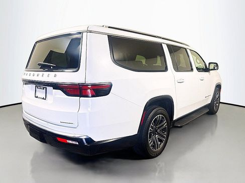 Used 2023 Jeep Wagoneer L Series II AWD/4WD image 7