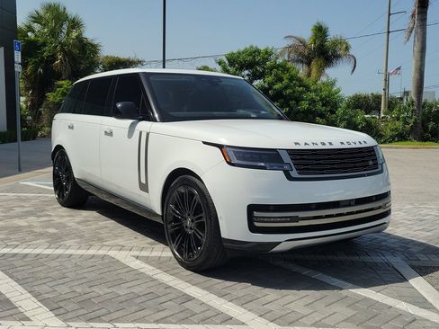 Used 2025 Land Rover Range Rover Long Wheelbase SE AWD/4WD image 7