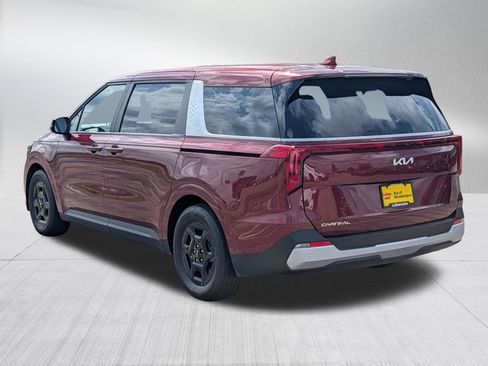 Used 2026 Kia Carnival FWD image 5
