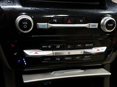 Certified 2023 Ford Explorer Platinum w/ Class IV Trailer Tow Package image 34