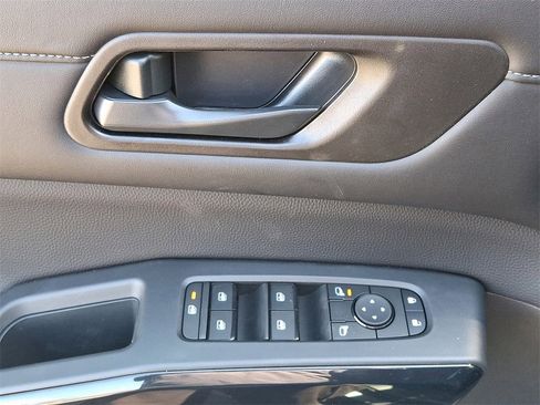 New 2025 Nissan Pathfinder SV image 12