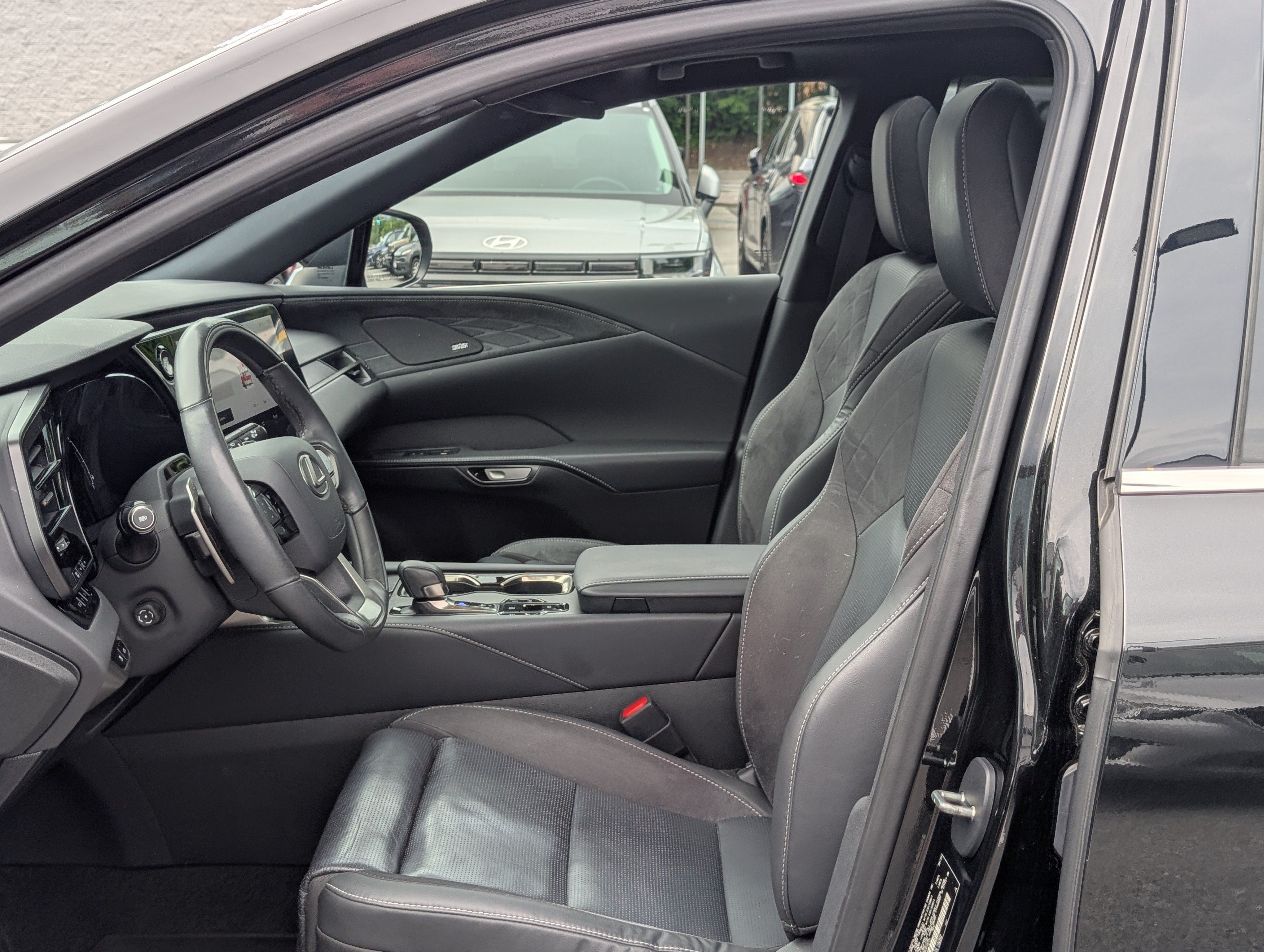 Used 2024 Lexus RX 350 AWD w/ Convenience Package image 17