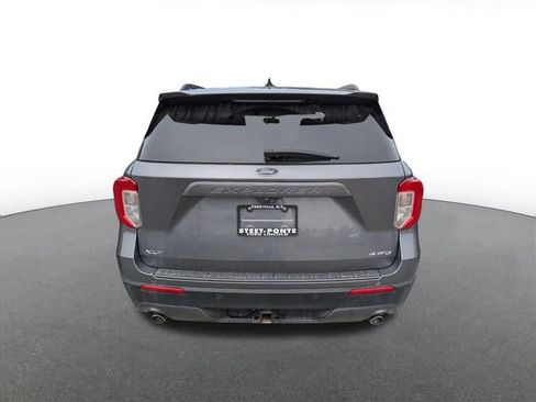 Used 2022 Ford Explorer XLT w/ Equipment Group 202A AWD/4WD image 4