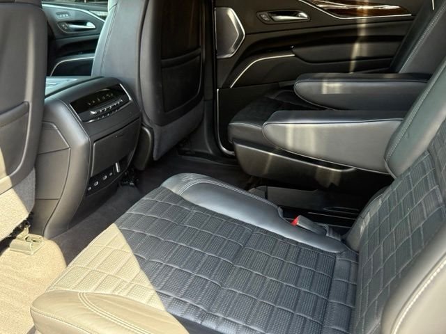 Used 2024 Cadillac Escalade ESV Sport Platinum w/ LPO, ONYX Package AWD/4WD image 25