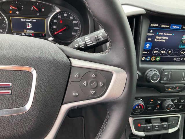 Used 2024 GMC Terrain SLT AWD/4WD image 12