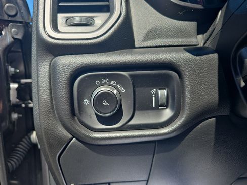 Used 2024 RAM 3500 Tradesman w/ Chrome Appearance Group AWD/4WD image 17