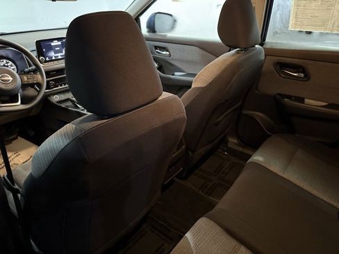 Certified 2023 Nissan Rogue SV image 24